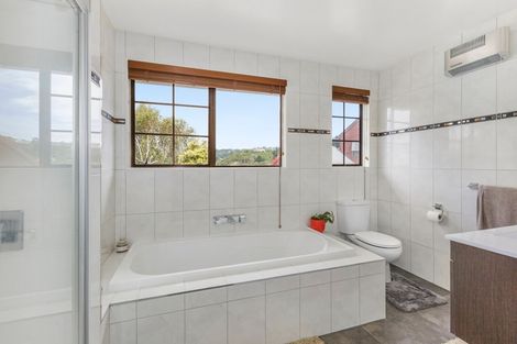 Photo of property in 17 Observatory Close, Whitby, Porirua, 5024