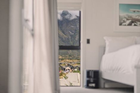 Photo of property in 33 Casterway Crescent, Jacks Point, 9371