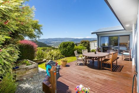 Photo of property in 27 Mcewen Crescent, Riverstone Terraces, Upper Hutt, 5018