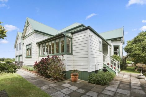 Photo of property in 162a Mangorei Road, Merrilands, New Plymouth, 4312