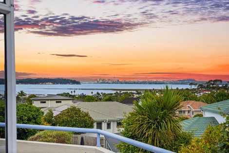 Photo of property in 32 Cherub Place, West Harbour, Auckland, 0618