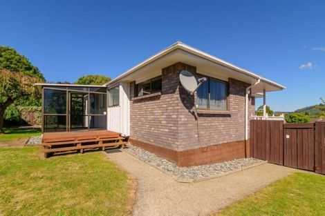 Photo of property in 8 Leo Place, Kawaha Point, Rotorua, 3010