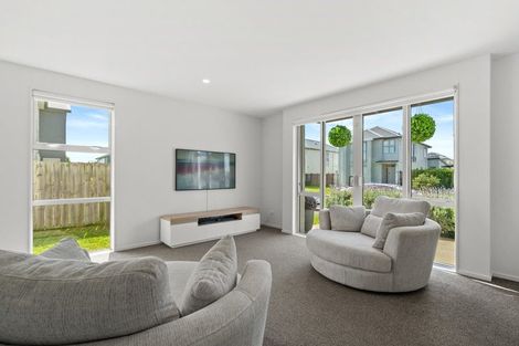 Photo of property in 16 Hakaro Way, Takanini, 2112