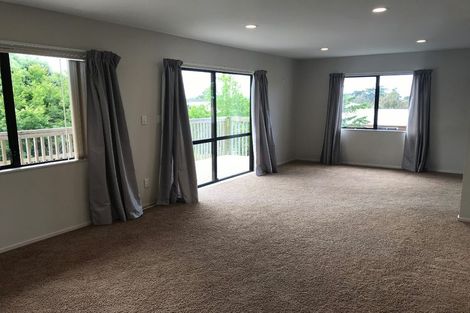 Photo of property in 25 Unsworth Drive, Unsworth Heights, Auckland, 0632