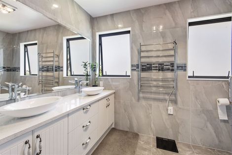 Photo of property in 103 Hutchinsons Road, Bucklands Beach, Auckland, 2014