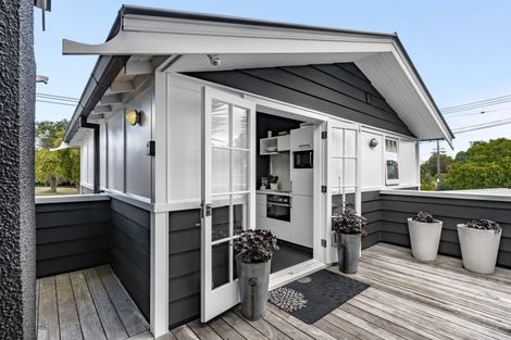 Photo of property in 20 Seabreeze Road, Narrow Neck, Auckland, 0624