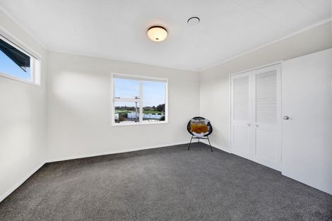 Photo of property in 1 Williams Avenue, Hawera, 4610