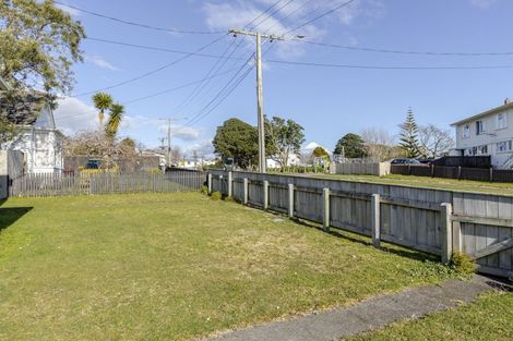 Photo of property in 56 Cook Street, Marfell, New Plymouth, 4310