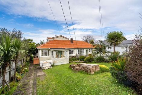 Photo of property in 63 Old Lake Road, Narrow Neck, Auckland, 0624