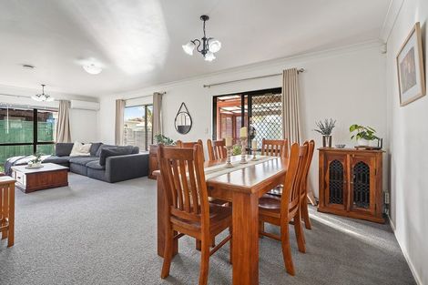 Photo of property in 14 Catalina Drive, Melville, Hamilton, 3206