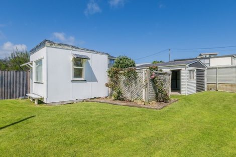 Photo of property in 36 Signal Street, Foxton Beach, Foxton, 4815