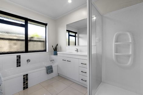 Photo of property in 4 Blanche Road, Papamoa Beach, Papamoa, 3118