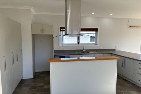 Photo of property in 18 Queens Road, Glen Avon, New Plymouth, 4312