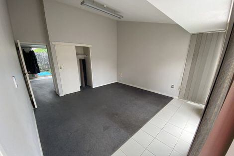 Photo of property in 2/15 Rosehill Drive, Rosehill, Papakura, 2113