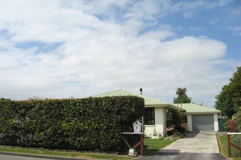 Photo of property in 2 Ward Place, Rangiora, 7400