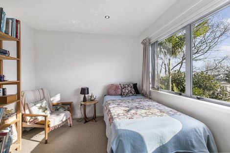 Photo of property in 242a Forrest Hill Road, Forrest Hill, Auckland, 0620