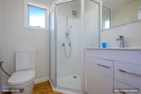 Photo of property in 2/247 Wairau Road, Totara Vale, Auckland, 0627