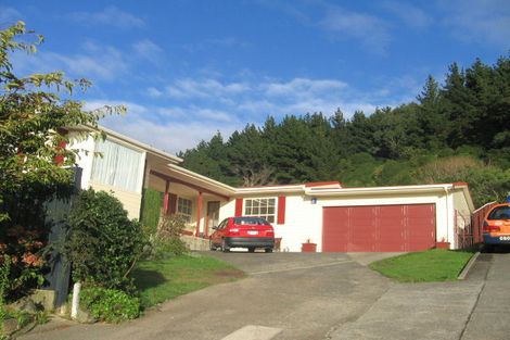 Photo of property in 15 Katarina Grove, Tawa, Wellington, 5028
