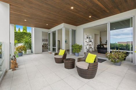Photo of property in 2 Taumata Road, Castor Bay, Auckland, 0620