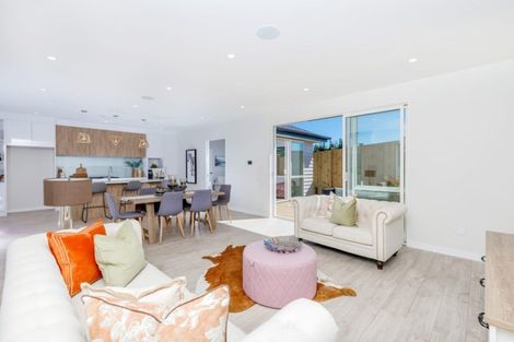 Photo of property in 8 Konoba Avenue, Kumeu, 0810