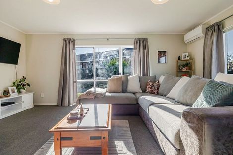Photo of property in 105 Hillcrest Drive, Kelvin Grove, Palmerston North, 4414