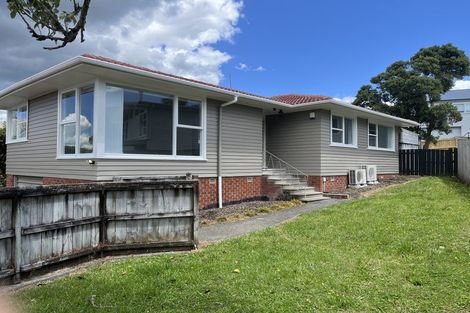 Photo of property in 79 La Rosa Street, Green Bay, Auckland, 0604