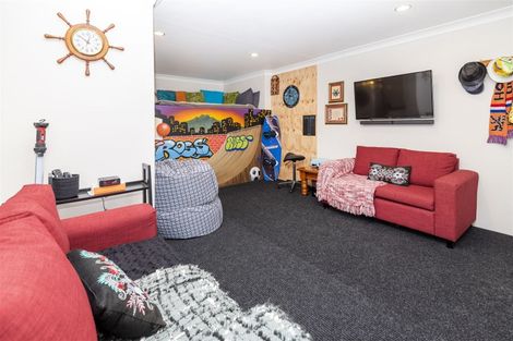 Photo of property in 172 Mellons Bay Road, Mellons Bay, Auckland, 2014