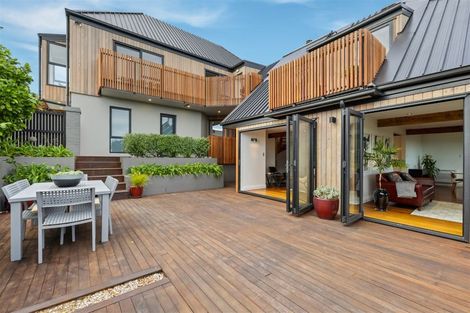 Photo of property in 92 Cannon Hill Crescent, Mount Pleasant, Christchurch, 8081