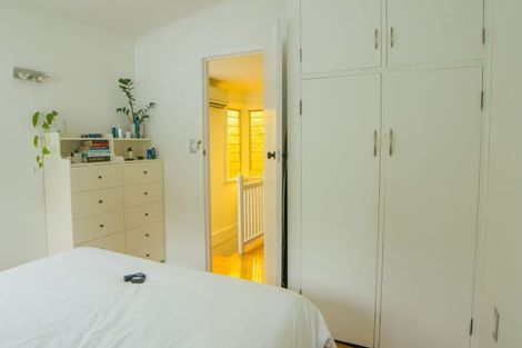 Photo of property in 27 Belle Vue Avenue, Northcote Point, Auckland, 0627