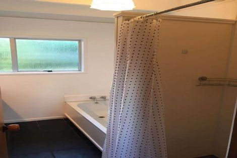 Photo of property in 33 Reynolds Place, Torbay, Auckland, 0630