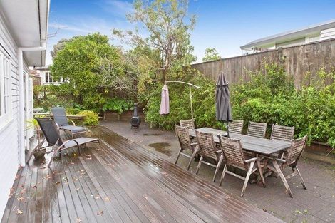 Photo of property in 18 Korau Road, Greenlane, Auckland, 1051