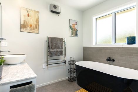 Photo of property in 3 Russell Street, Picton, 7220