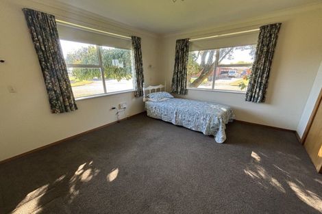Photo of property in 3 Hollows Crescent, Takaro, Palmerston North, 4412