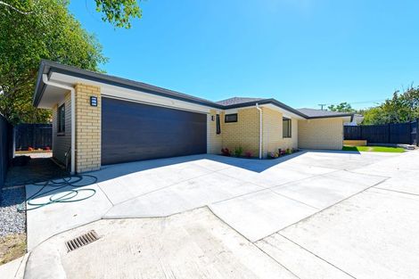 Photo of property in 8a Blythe Place, Glendene, Auckland, 0602