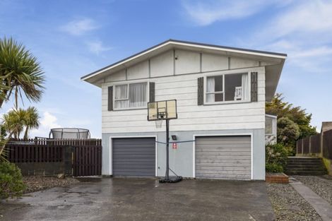 Photo of property in 6 Owaka Close, Kelson, Lower Hutt, 5010
