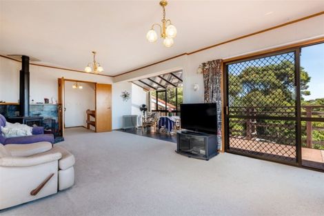 Photo of property in 1010 Scenic Drive North, Swanson, Auckland, 0816