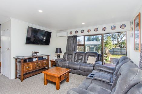 Photo of property in 6 Rinaha Place, Koutu, Rotorua, 3010