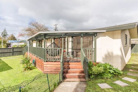 Photo of property in 33a Hutchinson Avenue, New Lynn, Auckland, 0600