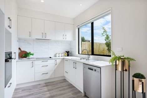 Photo of property in 6/60 Kelman Road, Kelston, Auckland, 0602