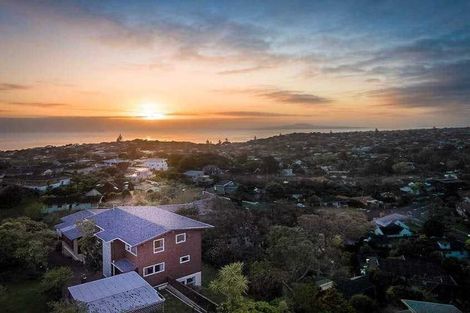 Photo of property in 2/5 Gull Lane, Mairangi Bay, Auckland, 0630