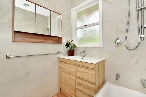 Photo of property in 84 Sutherland Road, Brookfield, Tauranga, 3110