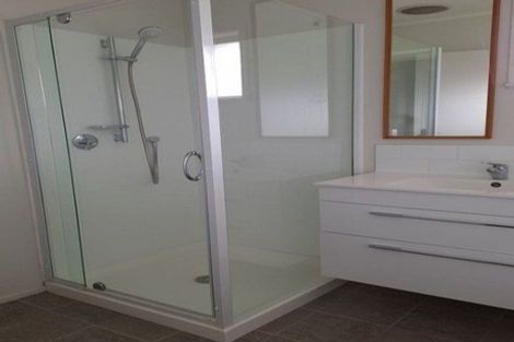 Photo of property in 2 Anne Road, Hillcrest, Auckland, 0627