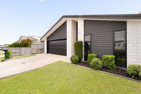 Photo of property in 29 Tiria Drive, Papamoa Beach, Papamoa, 3118