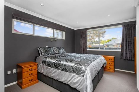 Photo of property in 25 Ambleside Drive, Burnside, Christchurch, 8053