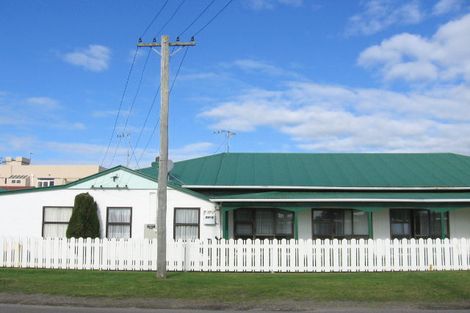 Photo of property in Riverside Lodge, 10 Dawick Street, Foxton Beach, Foxton, 4815