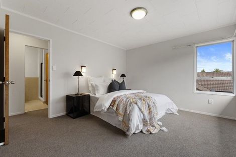 Photo of property in 82a Beach Road, Mellons Bay, Auckland, 2014