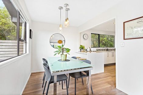 Photo of property in 30 Pokapu Street, Titirangi, Auckland, 0600