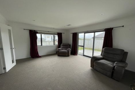 Photo of property in 77 Grenada Drive, Grenada Village, Wellington, 6037