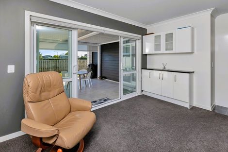 Photo of property in 41 Kaurinui Crescent, One Tree Point, 0118