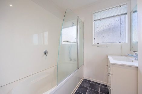 Photo of property in 92 Lynn Road, Bayview, Auckland, 0629